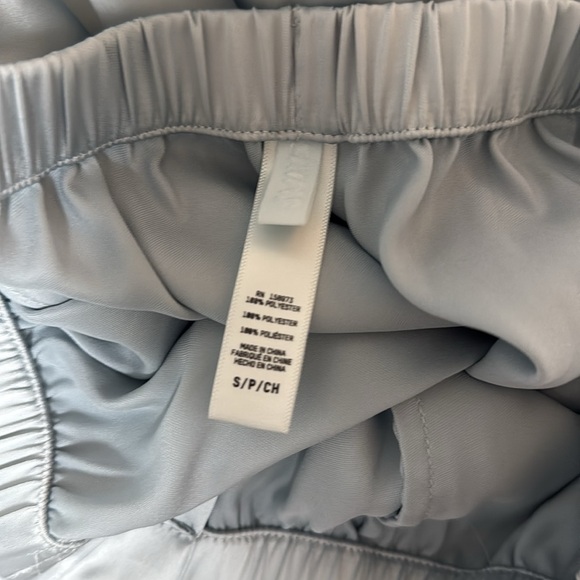 Skims Hotel Shine Long Sleeve Button Up Sleep Set Size Small Light Blue - Picture 6 of 6